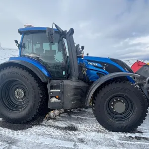 Valtra T235 traktor - Frontlaster - 2 sett med dekk/felg  - Fronthydraulikk - Leveringsklar