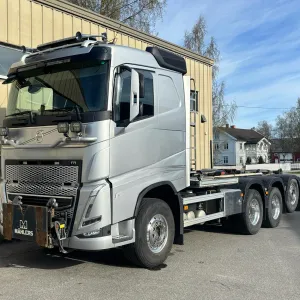 Volvo FH krokbil - Euro 6 - Tridem - 8x4 - Hiab 24 tonn krok - Godt utstyrt - Eu-godkjent 01/27 - Leveringsklar