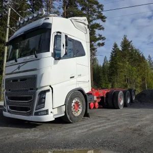 Volvo FH16 750 8x4 chassis