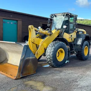 Komatsu AW320-7 -  Vekt - Skuffe - Sertifisert - Lav timestand - 2 sett med dekk/felg - 3/4 funksjon - Leveringsklar