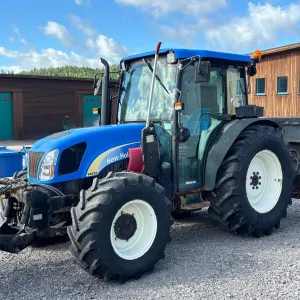 NEW HOLLAND T4050 traktor - Lav Time-stand - Braketter - Hydraulikk foran/bak - 4x4 -  Leveringsklar