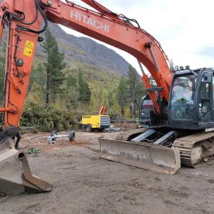 Hitachi ZX225USLC-6 m/ Rototilt 
