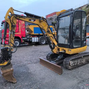 CAT 302.7DCR