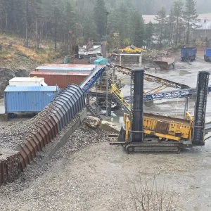 Komplett Nordberg konknuse- og SBM sikteverk m/ transportbånd, ruller og tilhørende utstyr